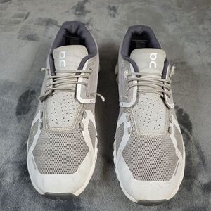 On Running Cloud 5 Shoes Mens Sz 8 Grey Running  Athletic Sneakers Waterproof